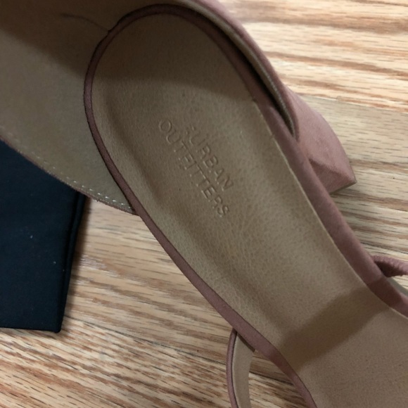 Urban Outfitters Mauve Suede Ankle Strap Heels - Picture 3 of 6